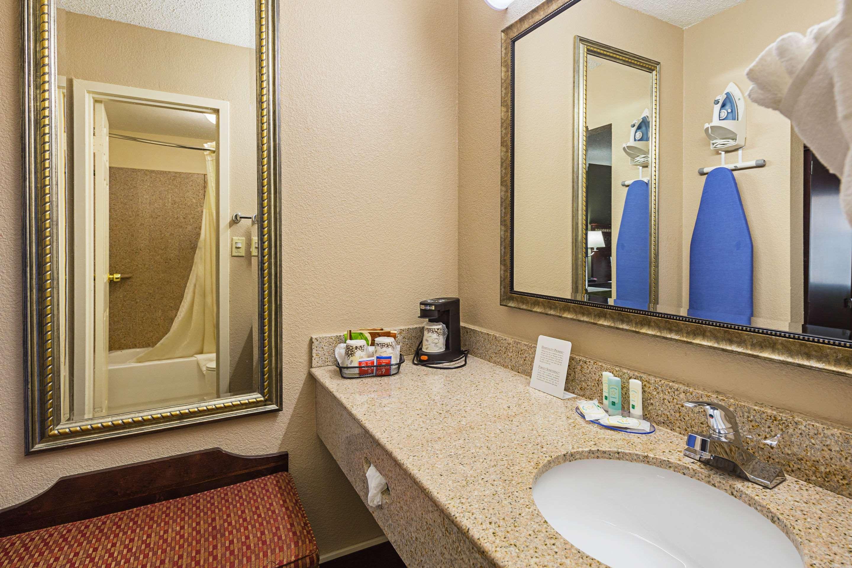 Quality Inn & Suites Greenville - Haywood Mall Eksteriør bilde